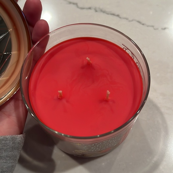 Bath & Body Works Candle - Picture 4 of 4